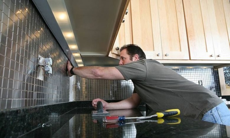 install kitchen backsplash tile